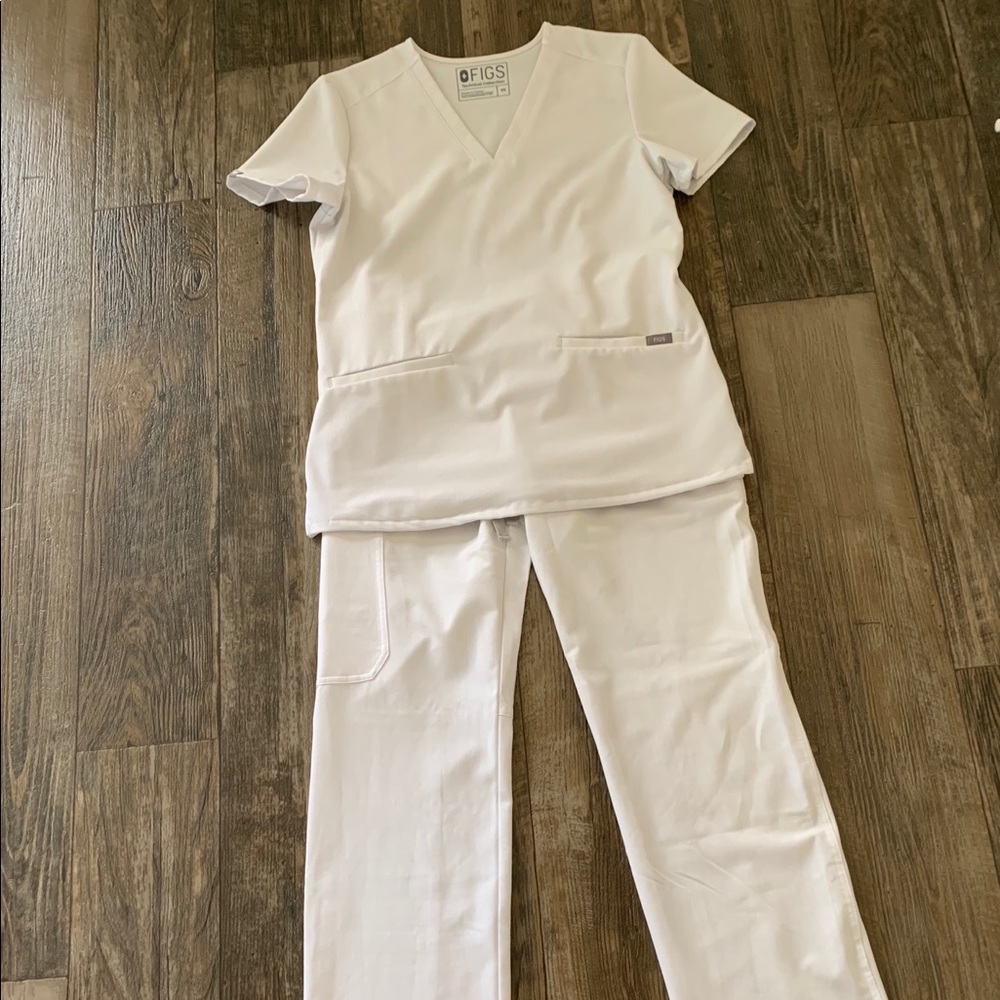 Scrub set